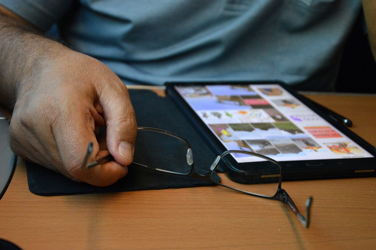 最新手机换屏技术引领行业变革,重塑手机维修未来趋势